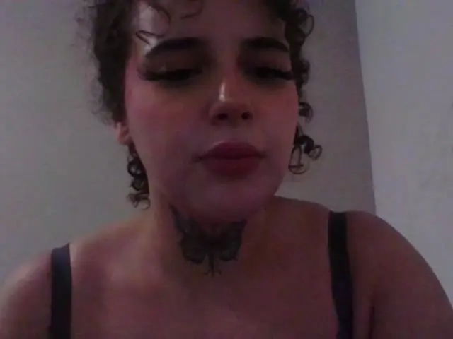 curvyyus live webcam