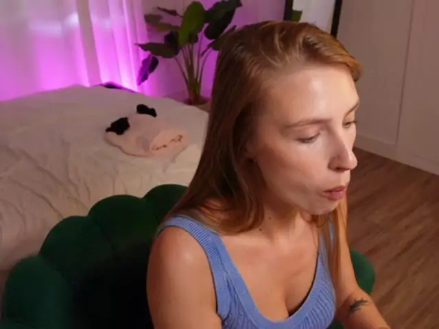 HelloKikky live webcam